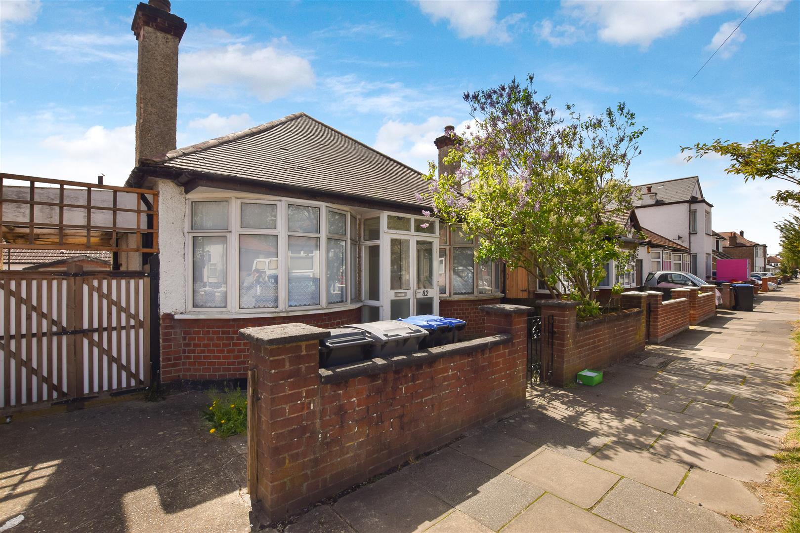 Eton Avenue, Wembley